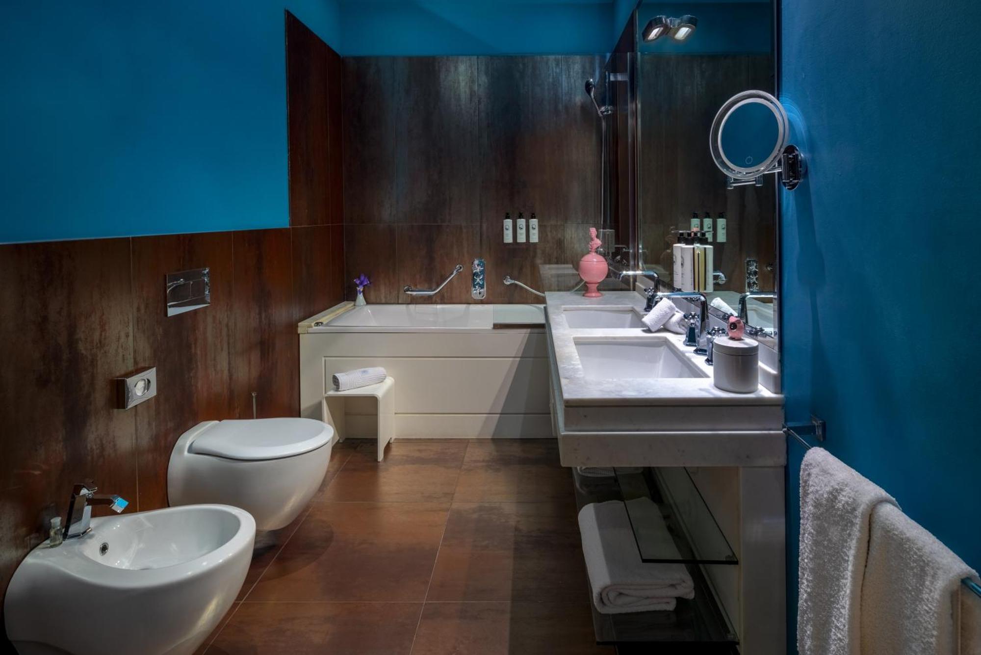 Deluxe Queen Suite